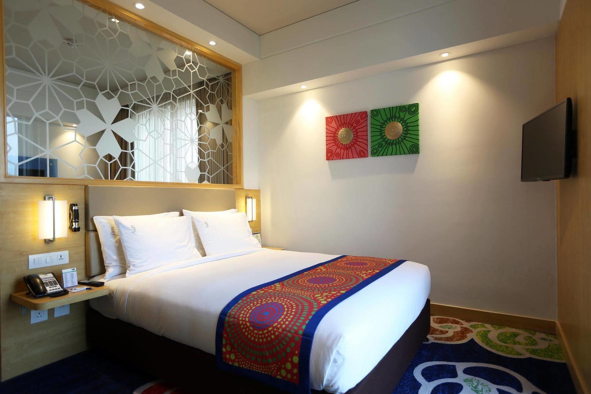 Holiday Inn Express Chennai Old Mahabalipuram Road Exterior photo