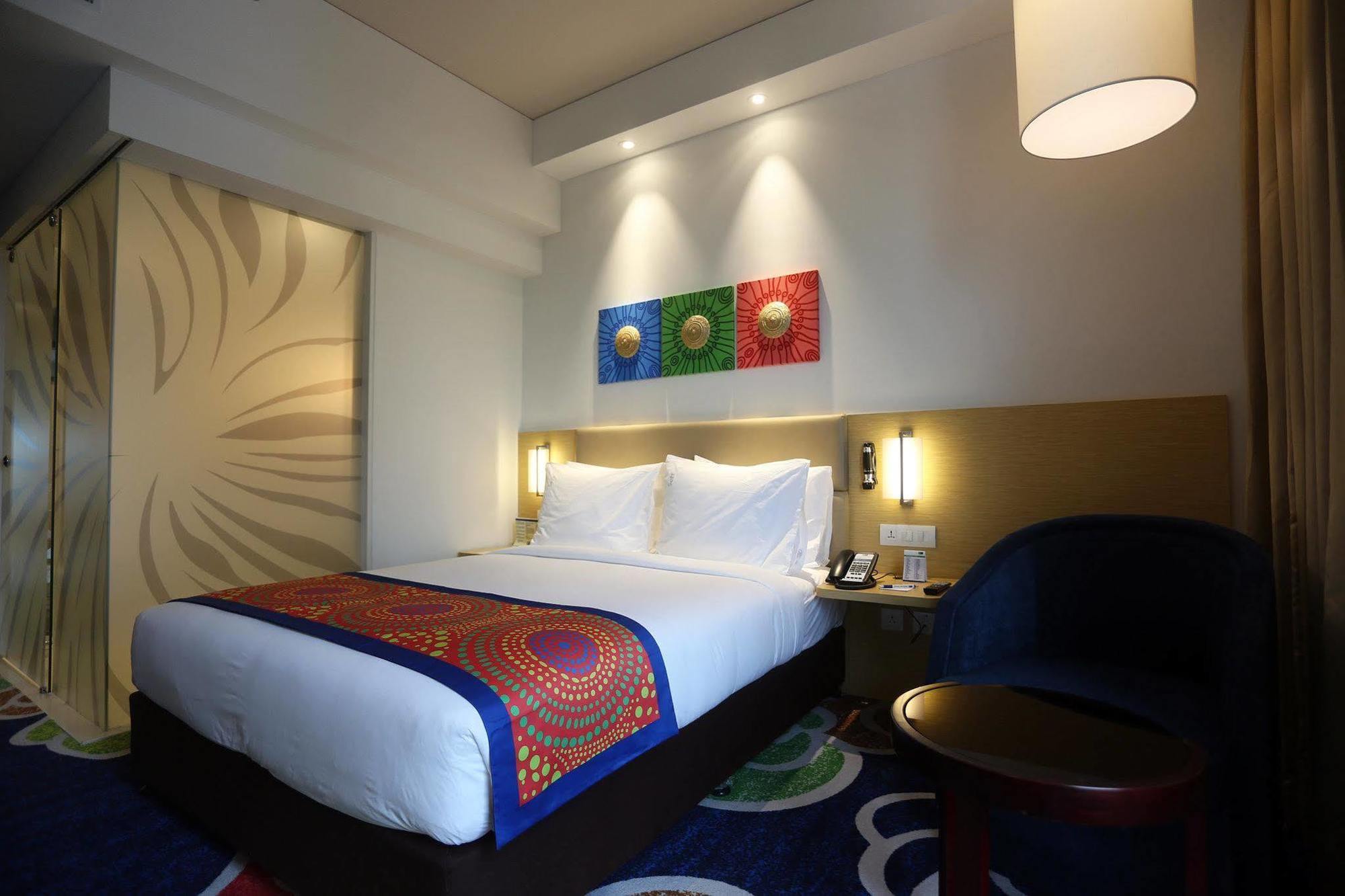 Holiday Inn Express Chennai Old Mahabalipuram Road Exterior photo